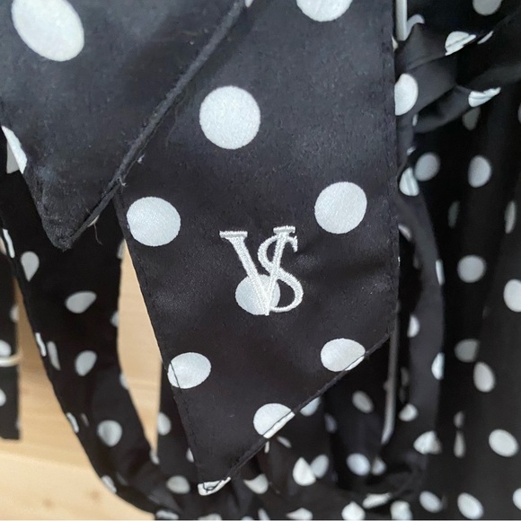 VICTORIA’S SECRET Elegant Women’s Small Black & White Polka Dot Satin-Style Robe - Picture 3 of 9